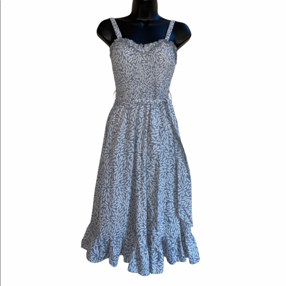 saints + secrets Dresses & Skirts - Saints + Secrets Blue Floral Smocked Sleeveless Dress Size Small NWT